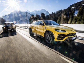 Lamborghini Urus i LM002 w świątecznym konwoju
